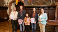 Kinder und Jugendliche bei der Preisverleihung