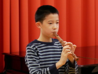 Portraitfoto einer jungen Pianistin